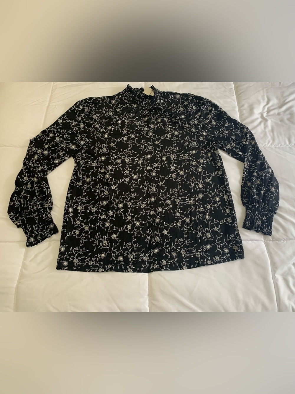 New RW&CO. Blouse Size L